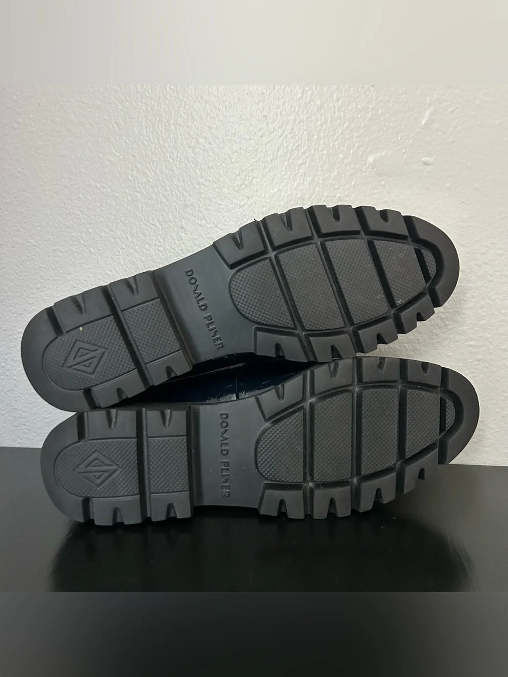Donald Pliner Navy Crinkle Patent Leather Chunky Loafers Womens 8.5 Shoes